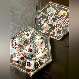 Fun pink sparkling CAT dice set Hexagonal Case RPG TABLE TOP game gaming D&D